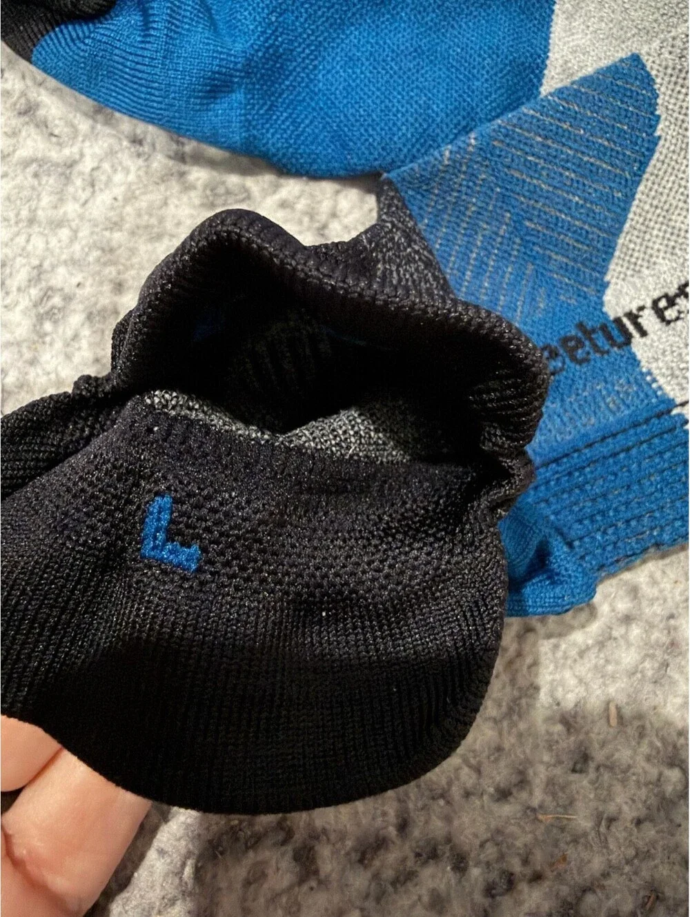 (1) Pair Feetures Elite Ultra Light Cushion No Show Tab Socks Black Sea Sz Large